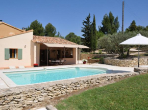 Provencal holiday home with private pool on 3000 m2 of garden in the middle of the Luberon